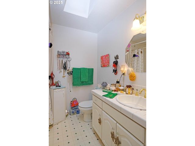 18521 Se WOODCOCK Ave, Milwaukie, OR 97267