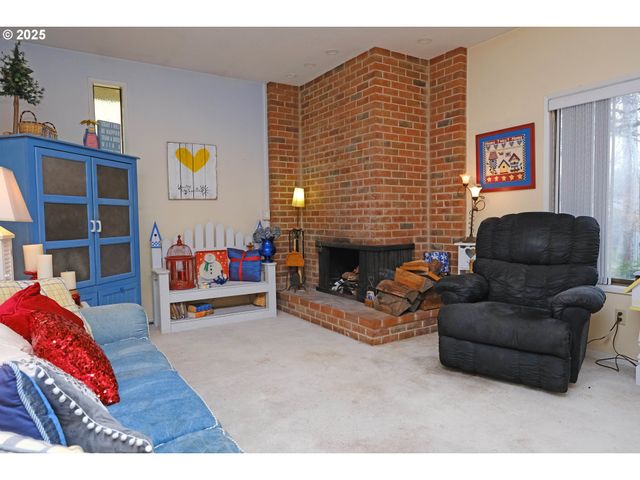 18521 Se WOODCOCK Ave, Milwaukie, OR 97267