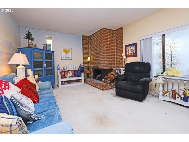 18521 Se WOODCOCK Ave, Milwaukie, OR 97267