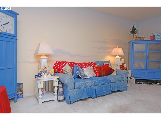 18521 Se WOODCOCK Ave, Milwaukie, OR 97267