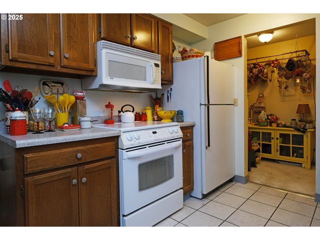 18521 Se WOODCOCK Ave, Milwaukie, OR 97267