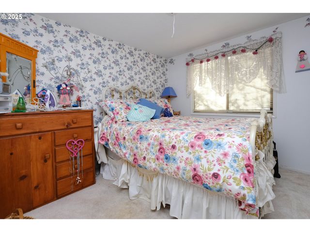 18521 Se WOODCOCK Ave, Milwaukie, OR 97267