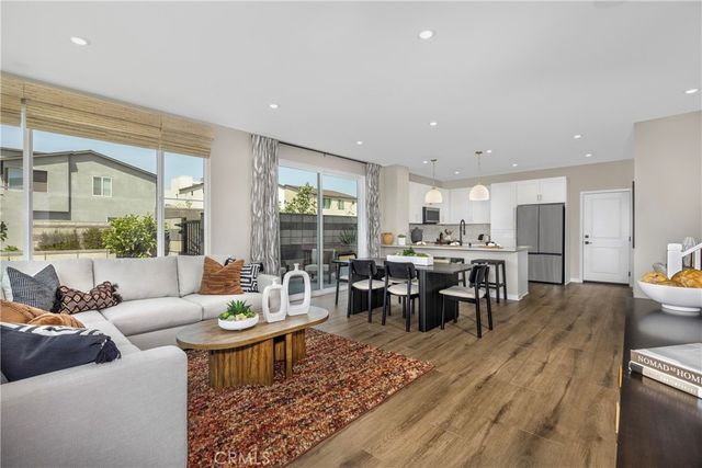 3660 S. Eichler Paseo 6, Ontario, CA 91761