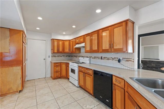 23859 South Road, Apple Valley, CA 92307