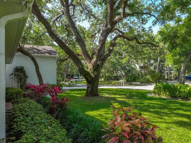 7330 36th Court, Vero Beach, FL 32967