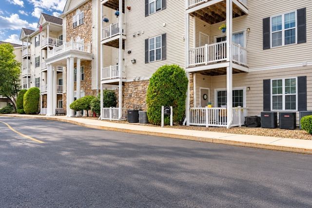 23 Hampshire Rd 113, Methuen, MA 01844