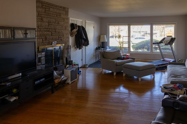 6452 W Taft Street, Merrillville, IN 46410