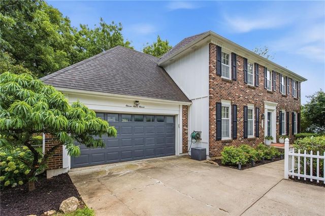 11711 W 100th Terrace, Overland Park, KS 66214