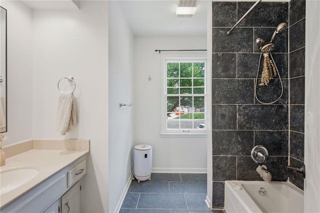11711 W 100th Terrace, Overland Park, KS 66214