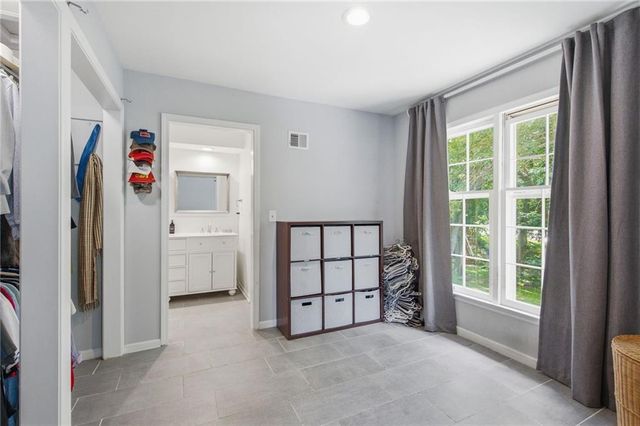 11711 W 100th Terrace, Overland Park, KS 66214