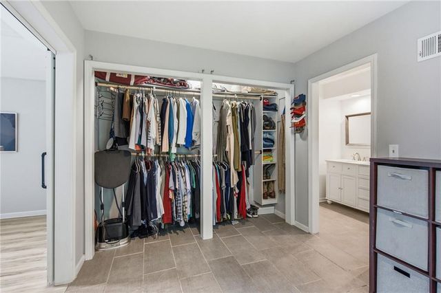 11711 W 100th Terrace, Overland Park, KS 66214