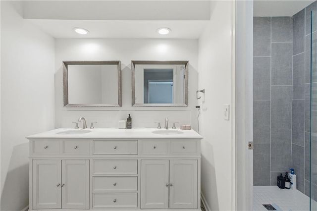11711 W 100th Terrace, Overland Park, KS 66214