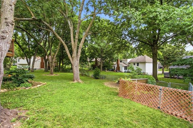 11711 W 100th Terrace, Overland Park, KS 66214