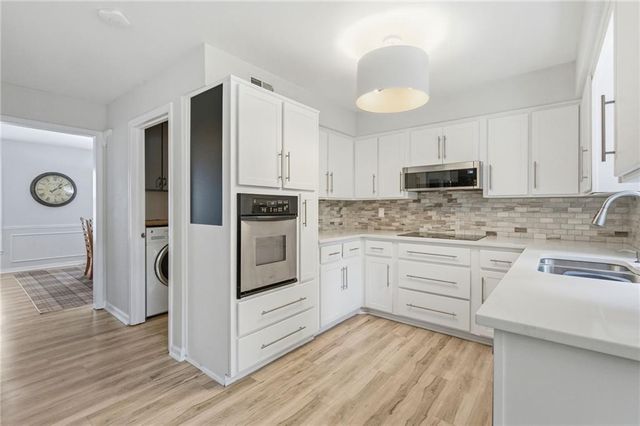 11711 W 100th Terrace, Overland Park, KS 66214