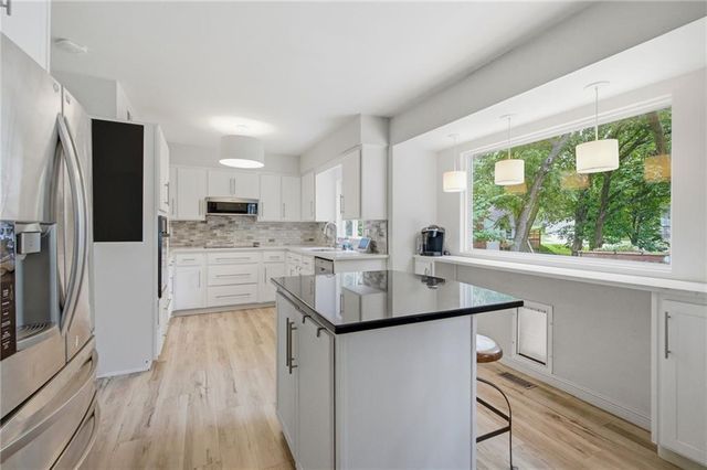 11711 W 100th Terrace, Overland Park, KS 66214