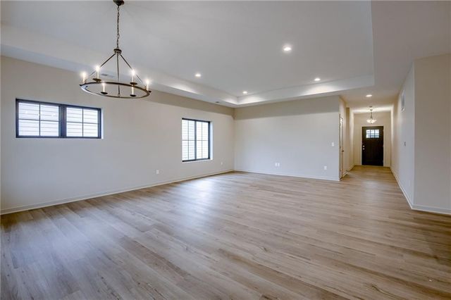 1987 Harvest Road, Liberty, MO 64068