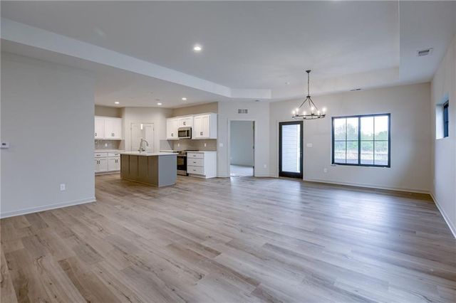 1987 Harvest Road, Liberty, MO 64068