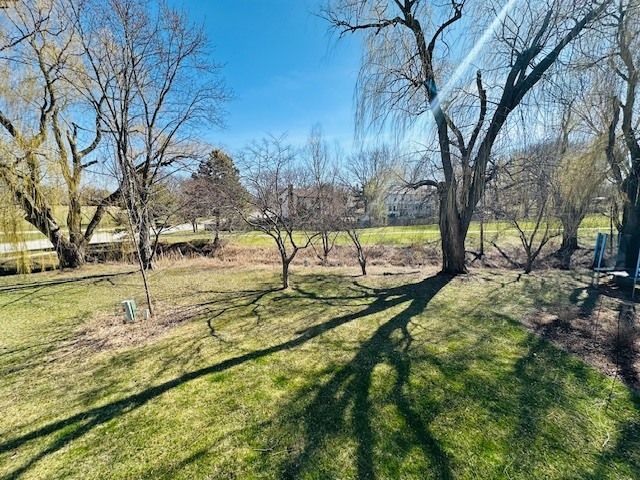 1833 Barnhill Drive, Mundelein, IL 60060