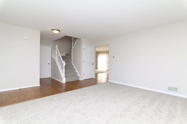 1833 Barnhill Drive, Mundelein, IL 60060