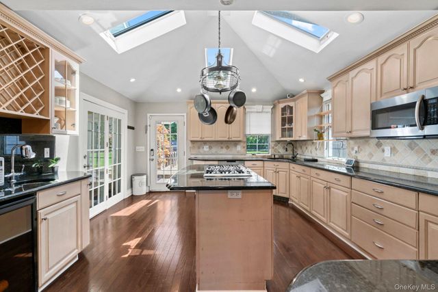 95 Washington Avenue, Islip Terrace, NY 11752