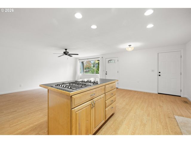 6043 Se TENINO St, Portland, OR 97206