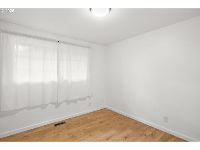 6043 Se TENINO St, Portland, OR 97206