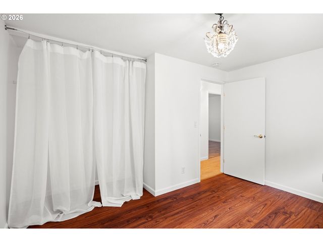 6043 Se TENINO St, Portland, OR 97206