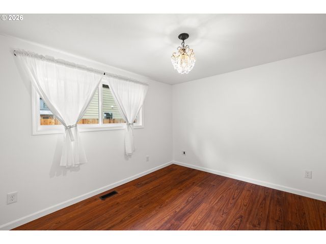 6043 Se TENINO St, Portland, OR 97206