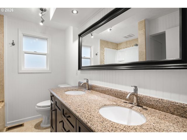 6043 Se TENINO St, Portland, OR 97206