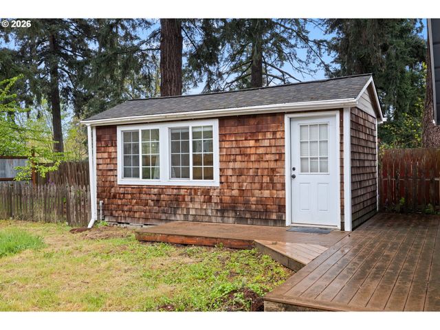 6043 Se TENINO St, Portland, OR 97206