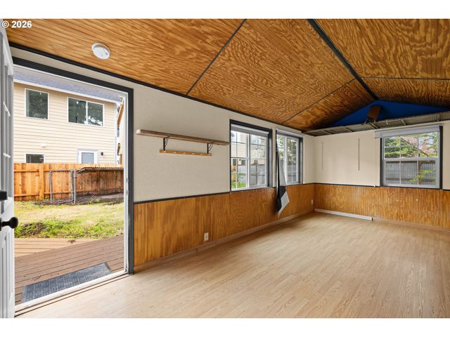 6043 Se TENINO St, Portland, OR 97206