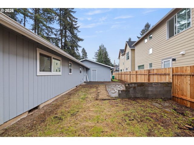6043 Se TENINO St, Portland, OR 97206