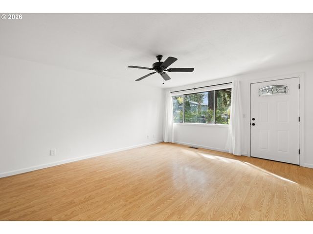 6043 Se TENINO St, Portland, OR 97206