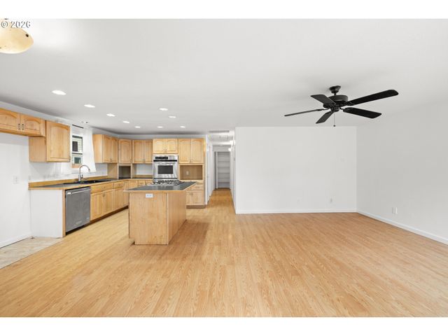 6043 Se TENINO St, Portland, OR 97206