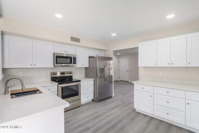 17010 N 127th Drive, Sun City West, AZ 85375