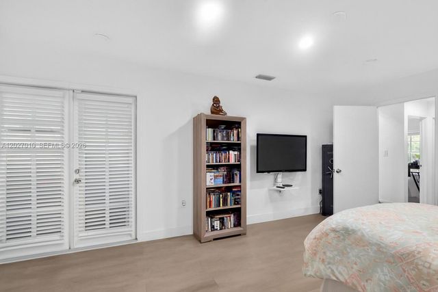 18847 NW 83rd Place, Hialeah, FL 33015
