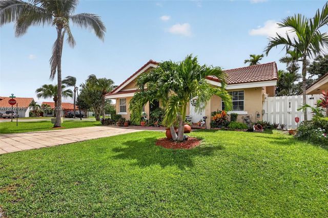 18847 NW 83rd Place, Hialeah, FL 33015