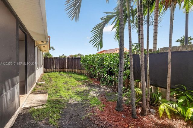 18847 NW 83rd Place, Hialeah, FL 33015