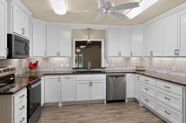 623 S Harbor Court, Granbury, TX 76048