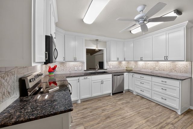 623 S Harbor Court, Granbury, TX 76048