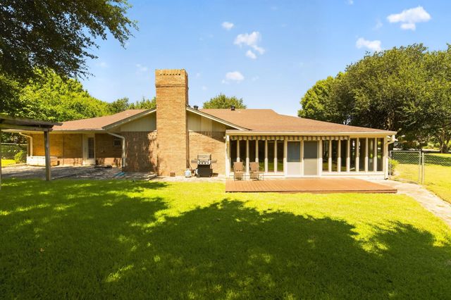 623 S Harbor Court, Granbury, TX 76048