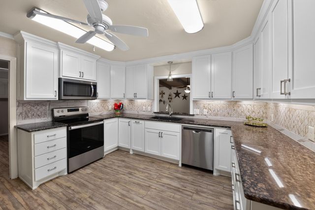 623 S Harbor Court, Granbury, TX 76048