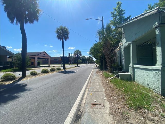 1022 W Victory Drive, Savannah, GA 31415