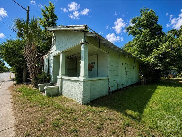 1022 W Victory Drive, Savannah, GA 31415