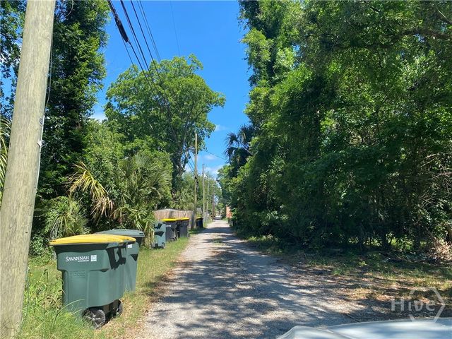 1022 W Victory Drive, Savannah, GA 31415