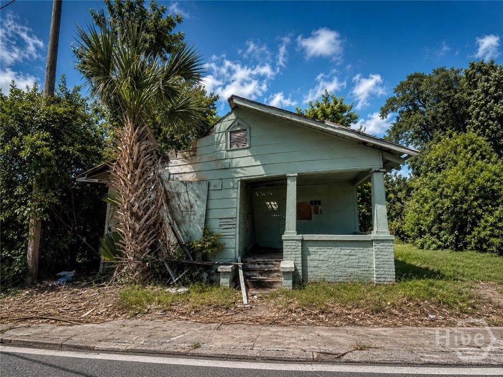 1022 W Victory Drive, Savannah, GA 31415