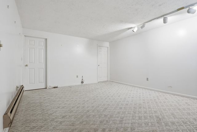 17 Oakwood Cir Apt 5, Goffstown, NH 03045