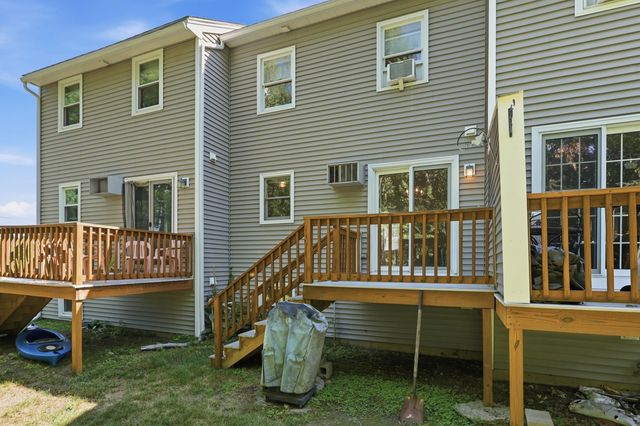 17 Oakwood Cir Apt 5, Goffstown, NH 03045