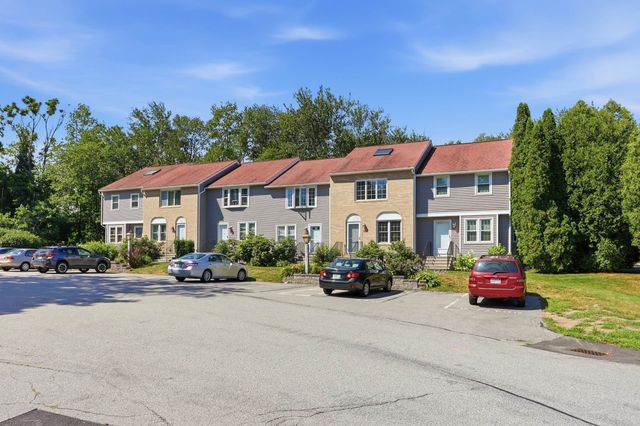 17 Oakwood Cir Apt 5, Goffstown, NH 03045