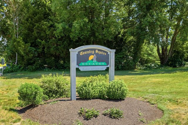 17 Oakwood Cir Apt 5, Goffstown, NH 03045